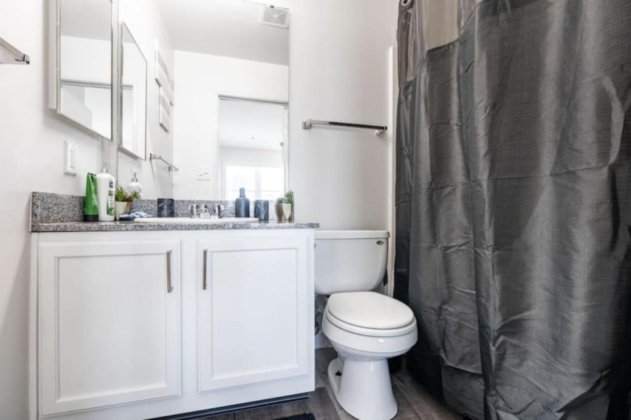 Downtown Indy Private Room - Shared Индианаполис Екстериор снимка